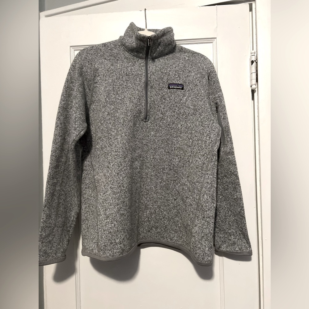 Women’s large Patagonia half-zip pullover.